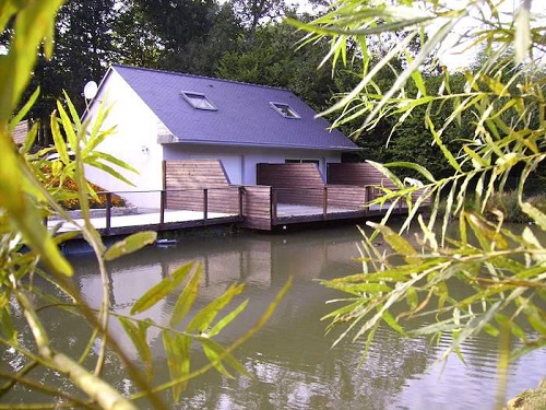 Des séjours à thème : séjours cadeaux, box ou coffret cadeau, voyage de noce, week-end romantique. départ en retraite. Pour un anniversaire. une escapade en amoureux ou une lune de miel. au bord de la mer, avec bain jacuzzi en Bretagne, dans le Finistère